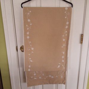 Pottery Barn Runner Beige Cream Embroidered Vine